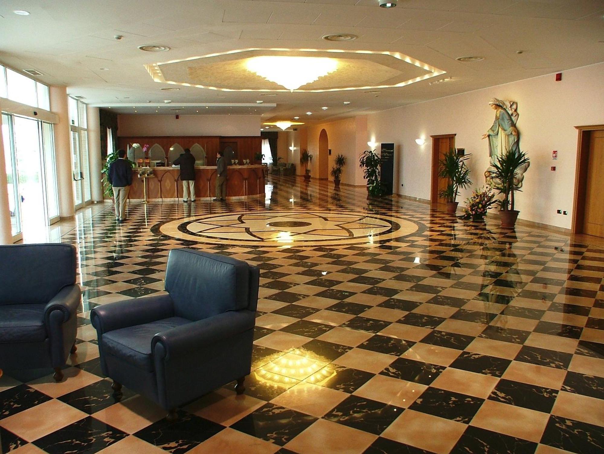 Hotel Centro Di Spiritualità Padre Pio San Giovanni Rotondo Exterior foto